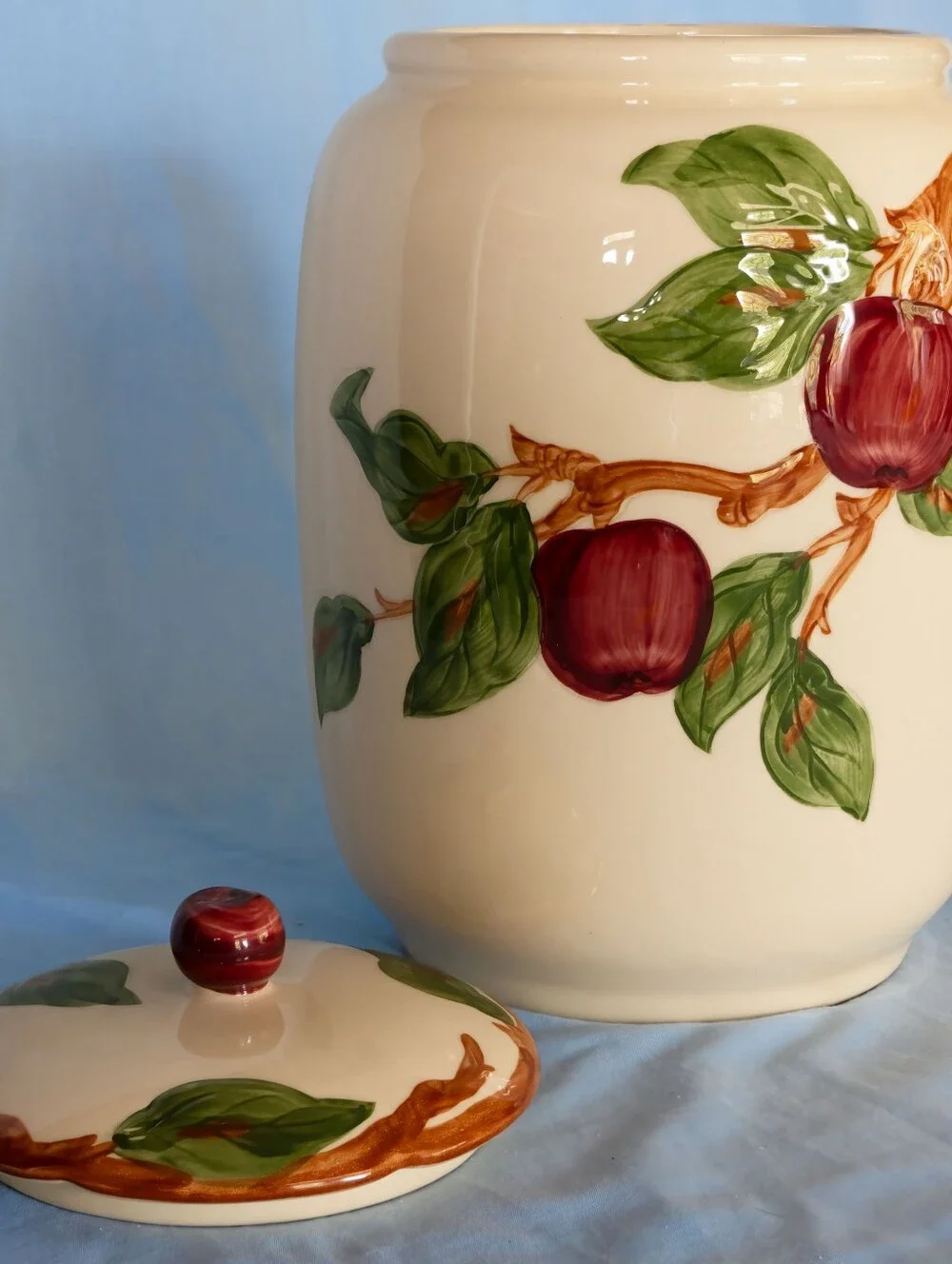 Beautiful Vintage Franciscan Apple Cookie Jar with Lid. Made in California, USA!